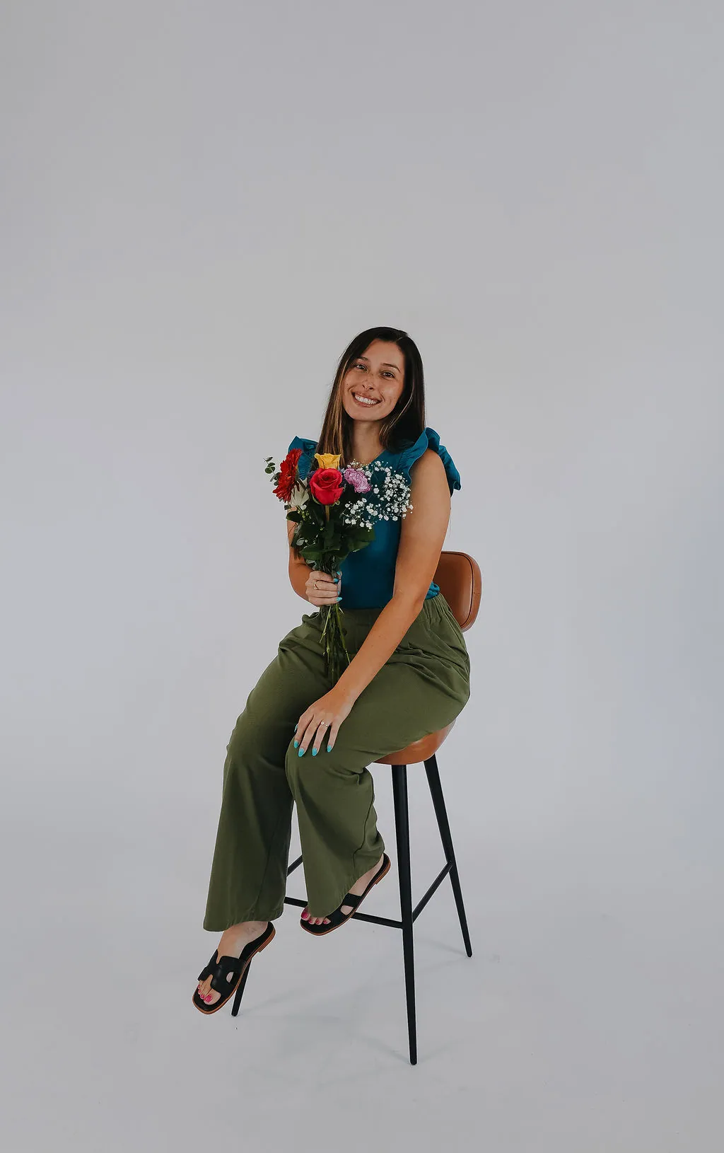 Jaclyn holding flowers, a nod to the Drift & Bloom brand